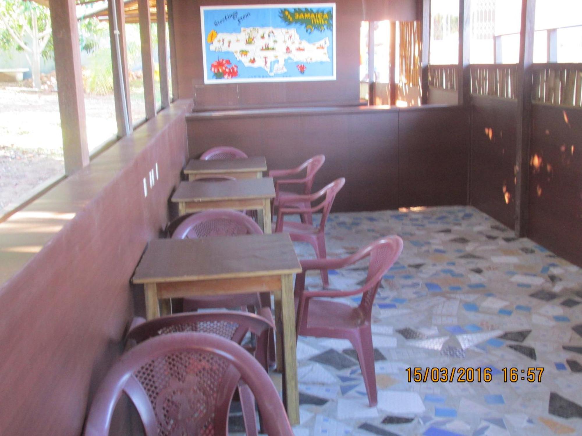 Jamaica Inn Guest House Botianaw Kültér fotó